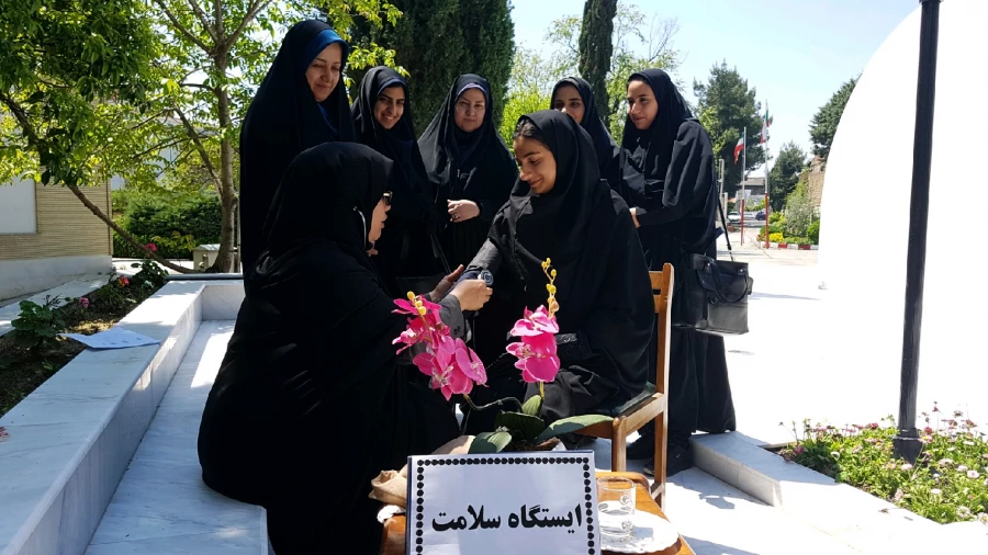 به مناسبت هفته سلامت و با همکاری مرکز بهداشت شهرستان صورت گرفت: کارگاه آموزشی  تغذیه سالم 11