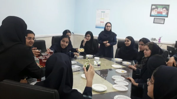 بازدید دانش آموزان مدرسه متوسطه اول فرزانگان ساری از پردیس 6