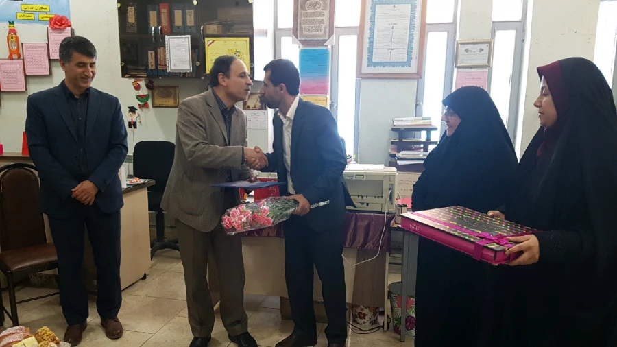 به مناسبت گرامیداشت مقام معلم انجام شد: حضور مدیریت استانی دانشگاه و مسئولین پردیس در مدارس مجری طرح کارورزی  3