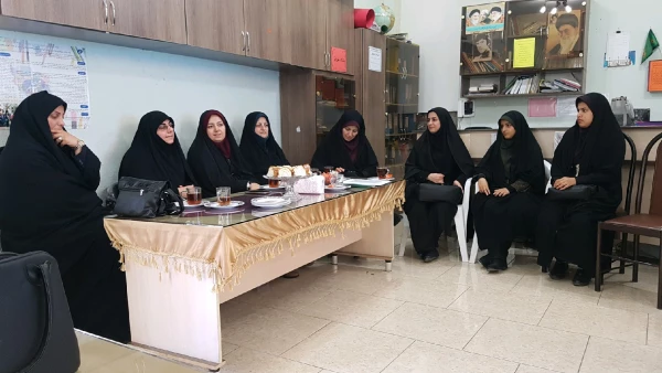 به مناسبت گرامیداشت مقام معلم انجام شد: حضور مدیریت استانی دانشگاه و مسئولین پردیس در مدارس مجری طرح کارورزی  7