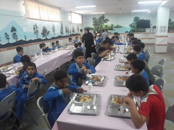 حضور مسئولین، معلمان و دانش آموزان مدرسه همکار شهید مرادی در پردیس