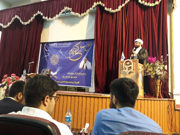 حضور دانشجومعلمان پردیس در مراسم محفل انس با قرآن در پردیس دکتر شریعتی