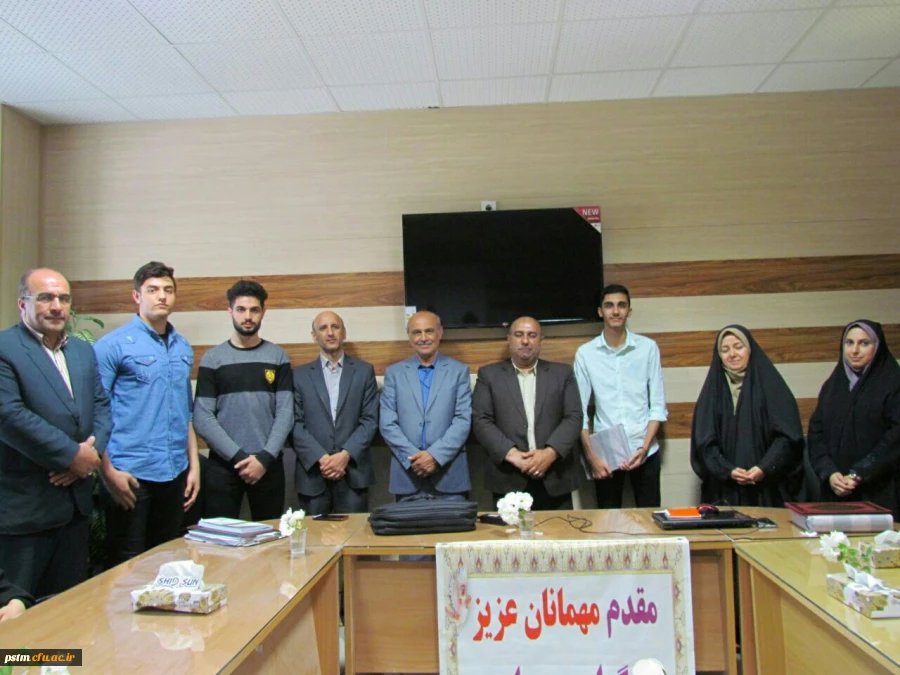 به مناسبت روز بزرگداشت حکیم عمرخیام و روز ملی ریاضیات برگزار شد: «نشست تخصصی راهبردهای تخصصی در آموزش ریاضی»  و «کارگاه آشنایی با نرم افزار جئوجبرا»