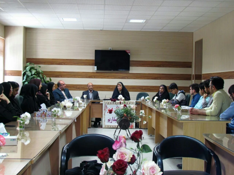 به مناسبت روز بزرگداشت حکیم عمرخیام و روز ملی ریاضیات برگزار شد: «نشست تخصصی راهبردهای تخصصی در آموزش ریاضی»  و «کارگاه آشنایی با نرم افزار جئوجبرا»