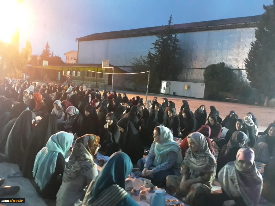 برگزاری مراسم افطار دانشجویان در پردیس فاطمه الزهراء(س)ساری