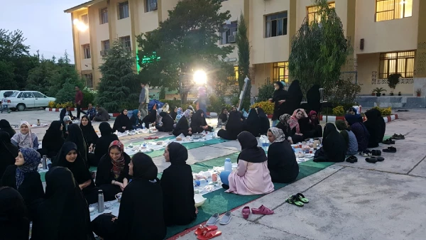برگزاری مراسم افطار دانشجویان در پردیس فاطمه الزهراء(س)ساری 2