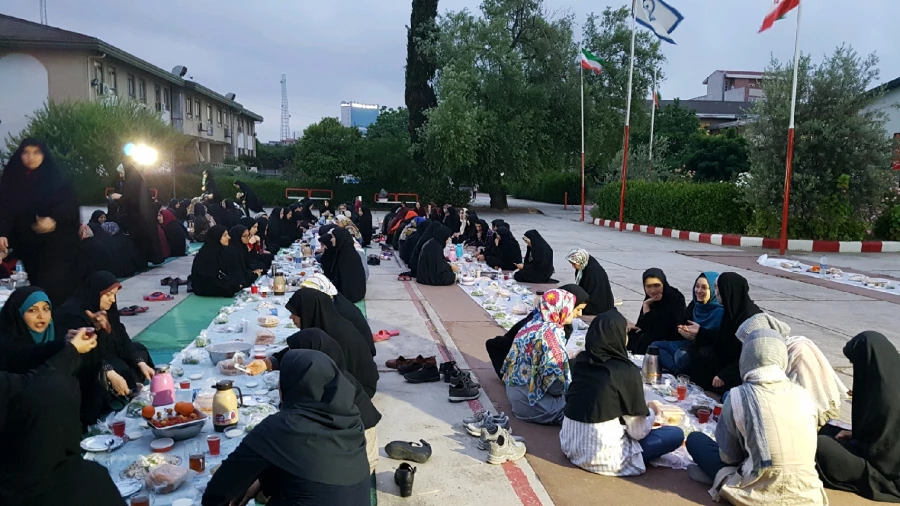 برگزاری مراسم افطار دانشجویان در پردیس فاطمه الزهراء(س)ساری 8