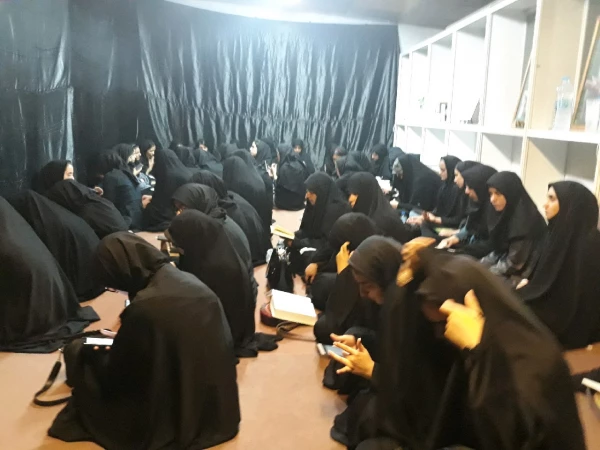 حضور دانشجویان در مراسم شب قدر در قرارگاه بسیج دانشجویی ساری