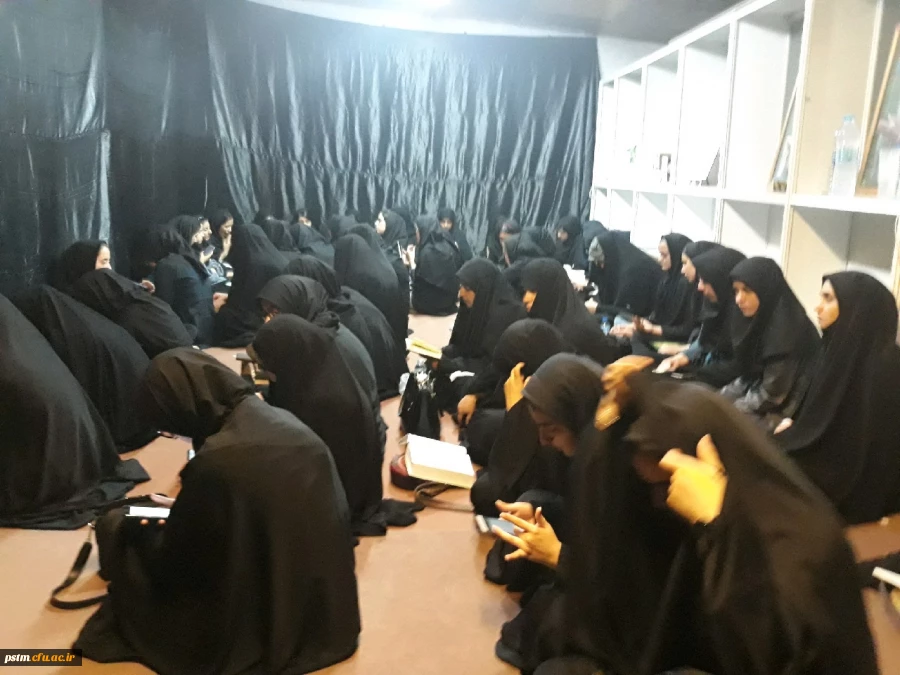 حضور دانشجویان در مراسم شب قدر در قرارگاه بسیج دانشجویی ساری