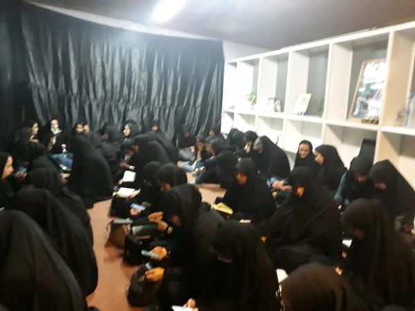 حضور دانشجویان در مراسم شب قدر در قرارگاه بسیج دانشجویی ساری