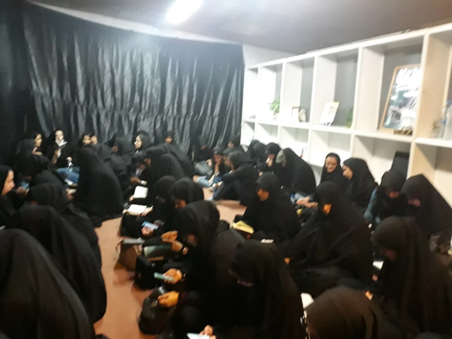 حضور دانشجویان در مراسم شب قدر در قرارگاه بسیج دانشجویی ساری