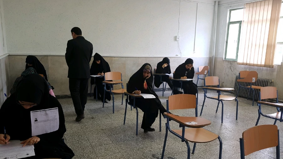 بازدید مسئول نظارت و ارزیابی عملکرد مدیرت استانی دانشگاه از روند برگزاری امتحانات پایان ترم نیمسال دوم 3