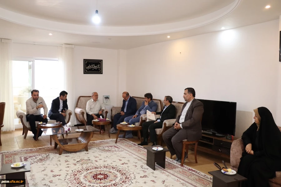 دیدار آقای دکتر طاهری نیا با خانواده شهید سید حمید هاشمی 2