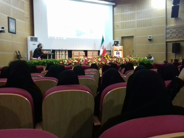 حضور دانشجومعلمان بسیجی پردیس فاطمه الزهراء (س) دانشگاه فرهنگیان مازندران در مراسم خاطره گویی همسران سرداران شهید دفاع مقدس