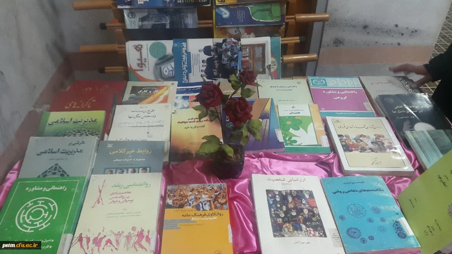 برگزاری نمایشگاه کتاب، دمنوش ها و صبحانه سالم به مناسبت هفته بهداشت روان