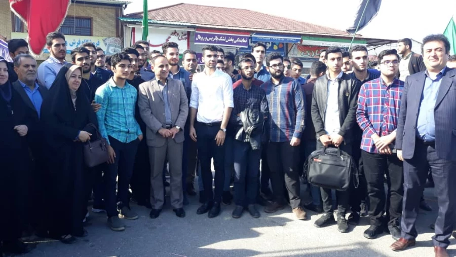 حضور مسئولین و دانشجویان پردیس در راهپیمایی 13 آبان شهرستان ساری به روایت تصویر 5