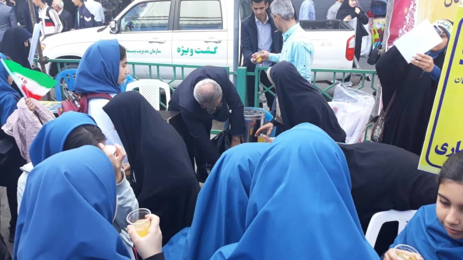 برپایی غرفه فرهنگی به مناسبت 13 آبان در محل تجمع راهپیمایان شهرستان ساری 10