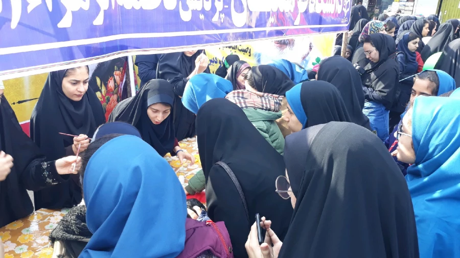 برپایی غرفه فرهنگی به مناسبت 13 آبان در محل تجمع راهپیمایان شهرستان ساری 6