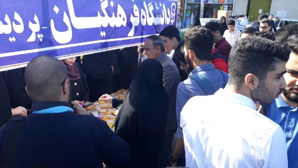 برپایی غرفه فرهنگی به مناسبت 13 آبان در محل تجمع راهپیمایان شهرستان ساری 15