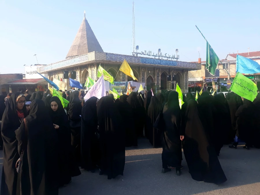 حضور دانشجومعلمان پردیس فاطمه الزهرا( س) ساری در اجتماع بزرگ بیعت با امام عصر( عج ) در محوطه امام زاده یحیی ساری