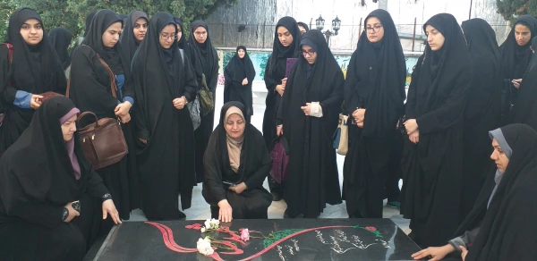 غبارروبی و عطرافشانی مزار شهید گمنام در بزرگداشت آغاز امامت حضرت ولیعصر (عج) و هفته قرآنی