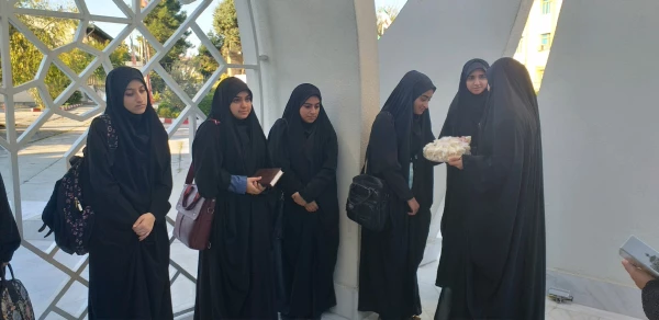 غبارروبی و عطرافشانی مزار شهید گمنام در بزرگداشت آغاز امامت حضرت ولیعصر (عج) و هفته قرآنی