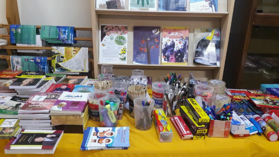 برگزاری نمایشگاه کتاب و لوازم التحریر به مناسبت هفته کتاب و کتابخوانی در پردیس