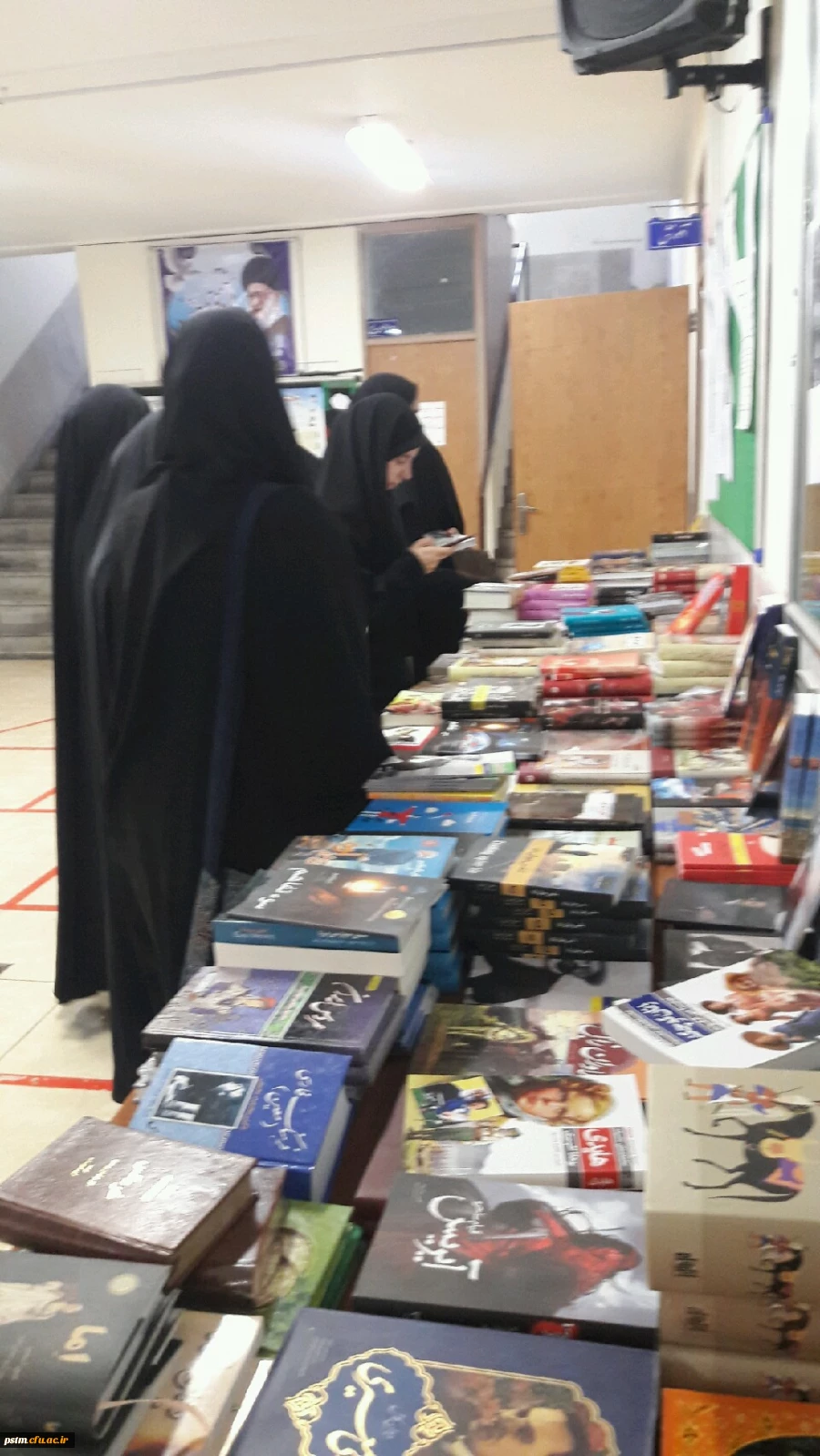 برگزاری نمایشگاه کتاب و لوازم التحریر به مناسبت هفته کتاب و کتابخوانی در پردیس