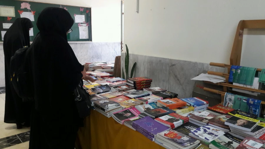 برگزاری نمایشگاه کتاب و لوازم التحریر به مناسبت هفته کتاب و کتابخوانی در پردیس