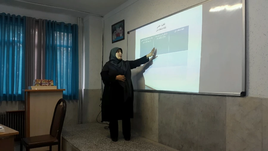 برگزاری سومین جلسه کارگاه مهارتهای زندگی با عنوان خودآگاهی وعزت نفس ویژه دانشجو معلمان رشته مشاوره