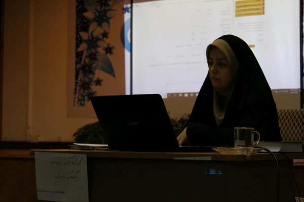 برگزاری کارگاه آشنایی با برخی منابع الکترونیک کتابخانه ای در نمازخانه پردیس 