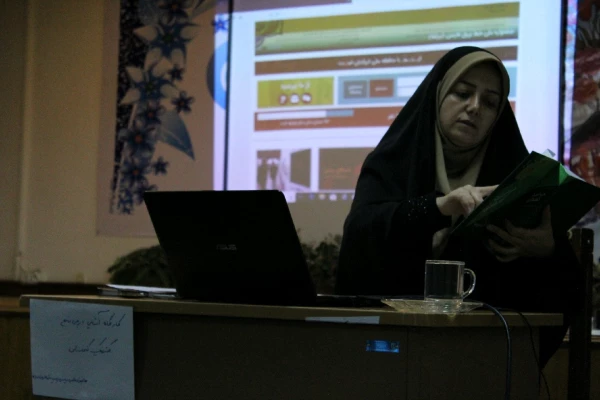 برگزاری کارگاه آشنایی با برخی منابع الکترونیک کتابخانه ای در نمازخانه پردیس 