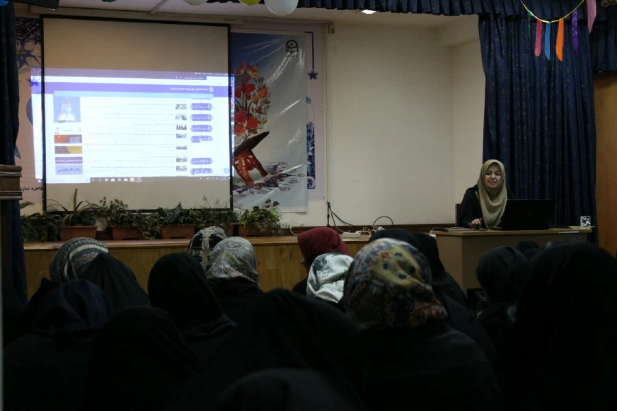 برگزاری کارگاه آشنایی با برخی منابع الکترونیک کتابخانه ای در نمازخانه پردیس 