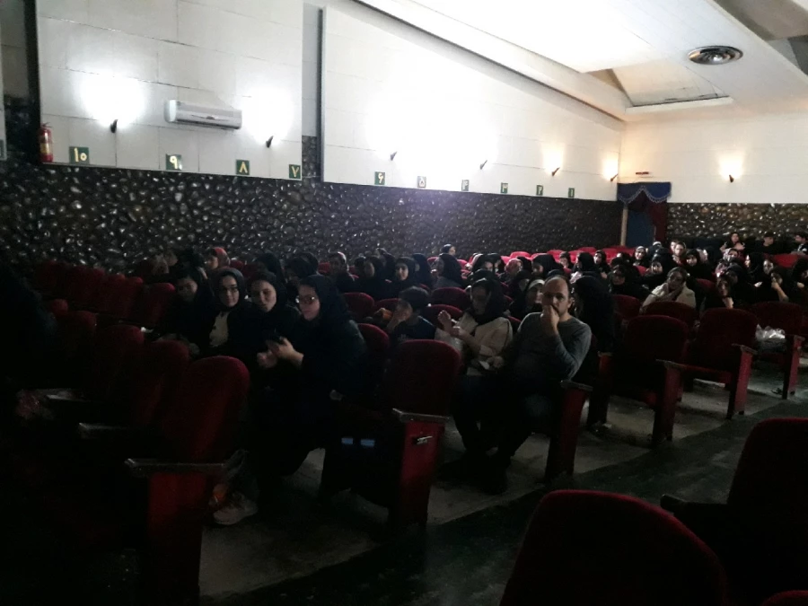 حضور دانشجو معلمان در اکران فیلم سینمایی در سینما سپهر ساری