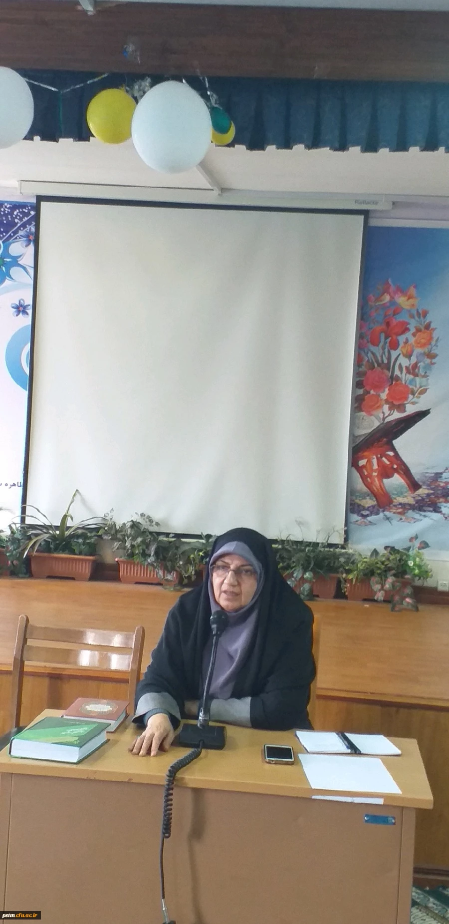 برگزاری نشست صمیمی سرپرست پردیس با دانشجویان در نمازخانه