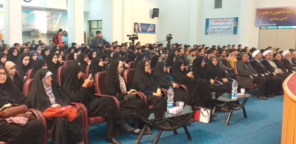 حضور دانشجومعلمان ، اساتید و کارکنان پردیس در مراسم سخنرانی حاج آقای قرائتی به مناسبت هفته بسیج