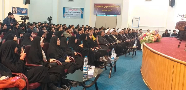 حضور دانشجومعلمان ، اساتید و کارکنان پردیس در مراسم سخنرانی حاج آقای قرائتی به مناسبت هفته بسیج