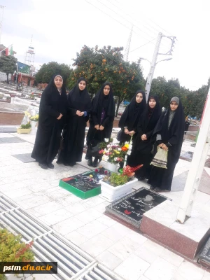 حضور دانشجویان به همراه امام جماعت پردیس در گلزار شهدا