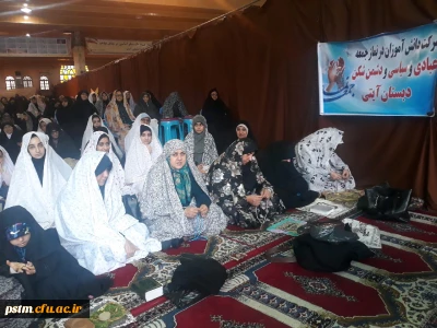 حضور دانشجویان به همراه امام جماعت پردیس در نماز سیاسی _ عبادی جمعه