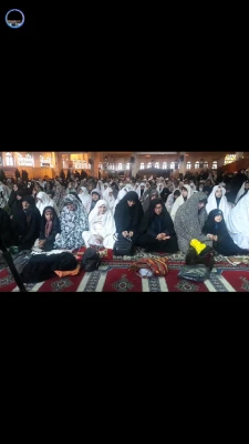 حضور دانشجویان به همراه امام جماعت پردیس در نماز سیاسی _ عبادی جمعه