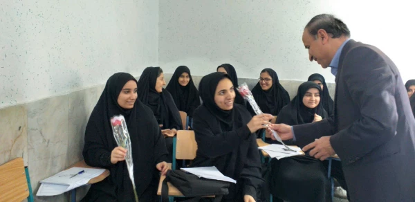 حضور رئیس دانشگاه فرهنگیان مازندران و مسئولان پردیس در کلاس های آموزشی به مناسبت روز دانش