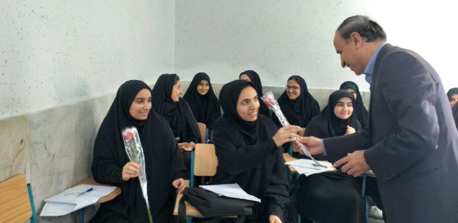 حضور رئیس دانشگاه فرهنگیان مازندران و مسئولان پردیس در کلاس های آموزشی به مناسبت روز دانش