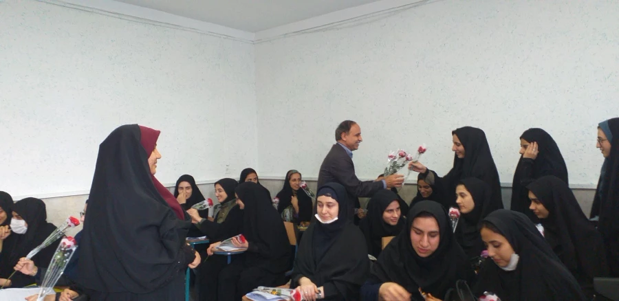 حضور رئیس دانشگاه فرهنگیان مازندران و مسئولان پردیس در کلاس های آموزشی به مناسبت روز دانش