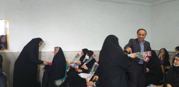 حضور رئیس دانشگاه فرهنگیان مازندران و مسئولان پردیس در کلاس های آموزشی به مناسبت روز دانش