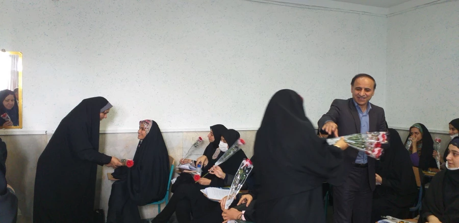 حضور رئیس دانشگاه فرهنگیان مازندران و مسئولان پردیس در کلاس های آموزشی به مناسبت روز دانش