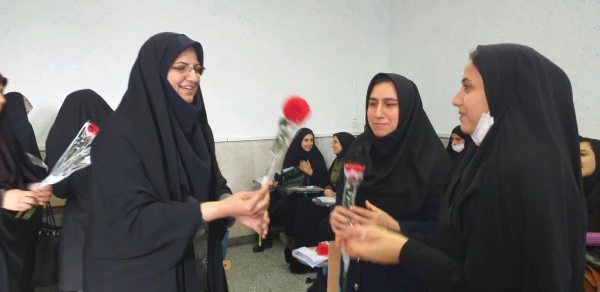 حضور رئیس دانشگاه فرهنگیان مازندران و مسئولان پردیس در کلاس های آموزشی به مناسبت روز دانش