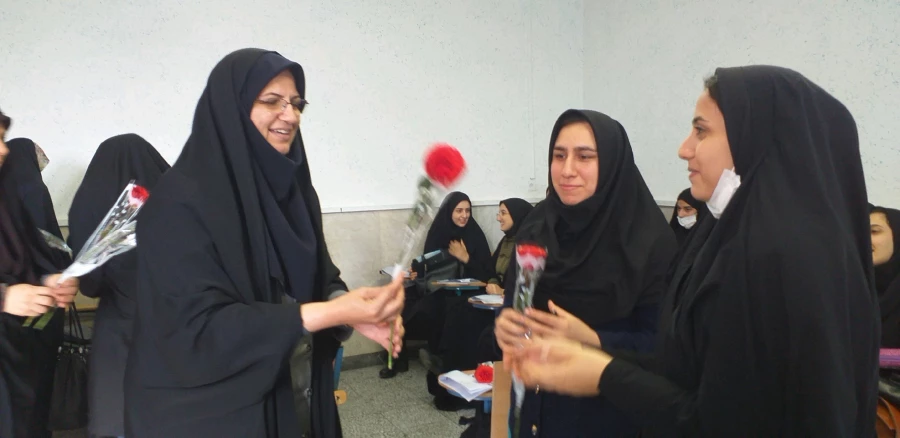 حضور رئیس دانشگاه فرهنگیان مازندران و مسئولان پردیس در کلاس های آموزشی به مناسبت روز دانش