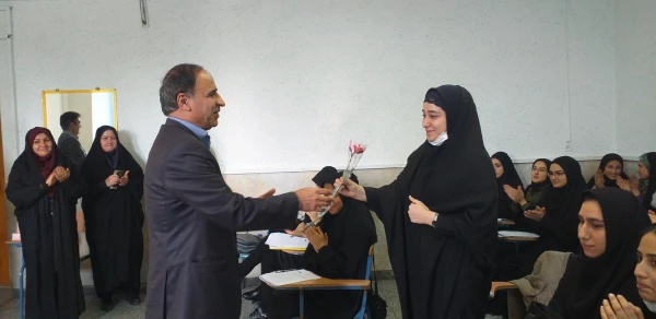 حضور رئیس دانشگاه فرهنگیان مازندران و مسئولان پردیس در کلاس های آموزشی به مناسبت روز دانش