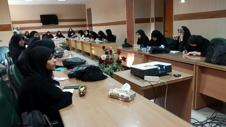 برگزاری آخرین جلسه آموزش مهارت های خودآگاهی توسط مشاور پردیس