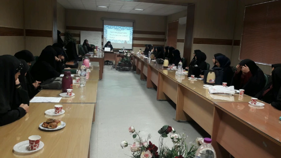 برگزاری کرسی آزاد اندیشی به مناسبت هفته ی وحدت حوزه و دانشگاه در پردیس